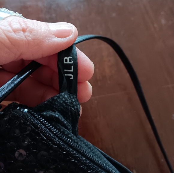 Adorable Wrist Purse - Picture 5 of 5